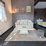 Willa Luxurious With Pool Échenevex