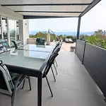 Luxurious With Pool *