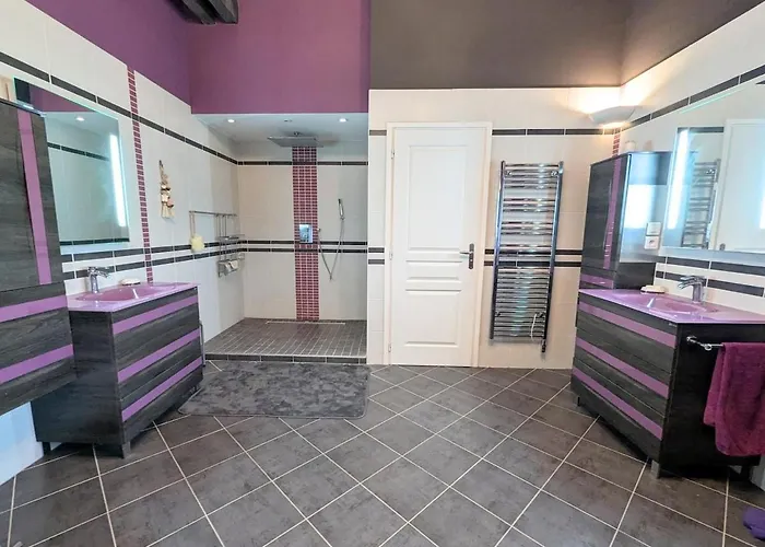 Luxurious With Pool *