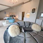 Βίλα Luxurious With Pool Échenevex