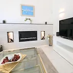 Βίλα Luxurious With Pool
