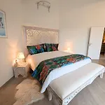 Luxurious With Pool Βίλα *