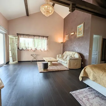 Villa Luxurious With Pool