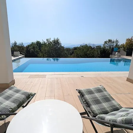 Luxurious With Pool *