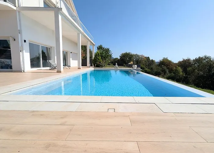 Villa Luxurious With Pool