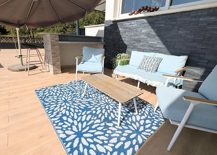 Luxurious With Pool Echenevex