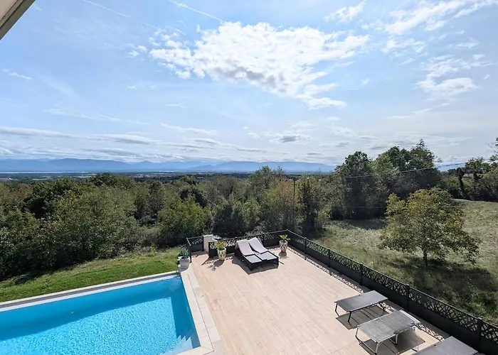 Villa Luxurious With Pool