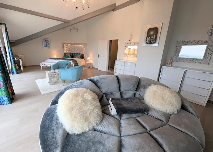 Villa Luxurious With Pool Echenevex