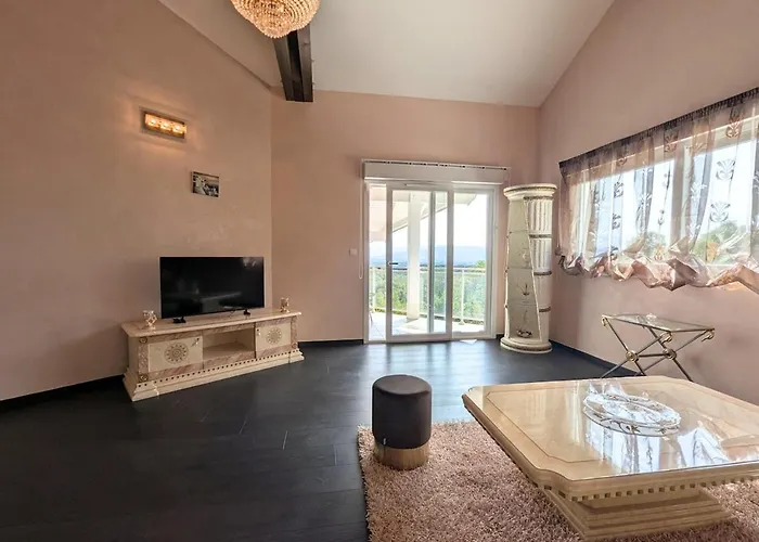 Villa Luxurious With Pool