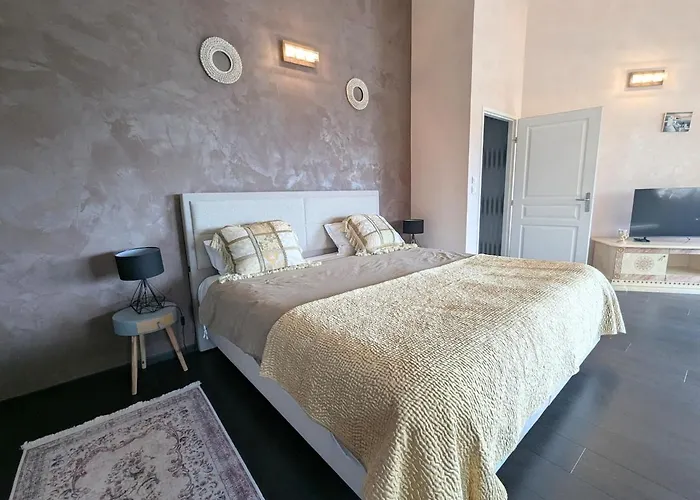 Luxurious With Pool Villa Echenevex