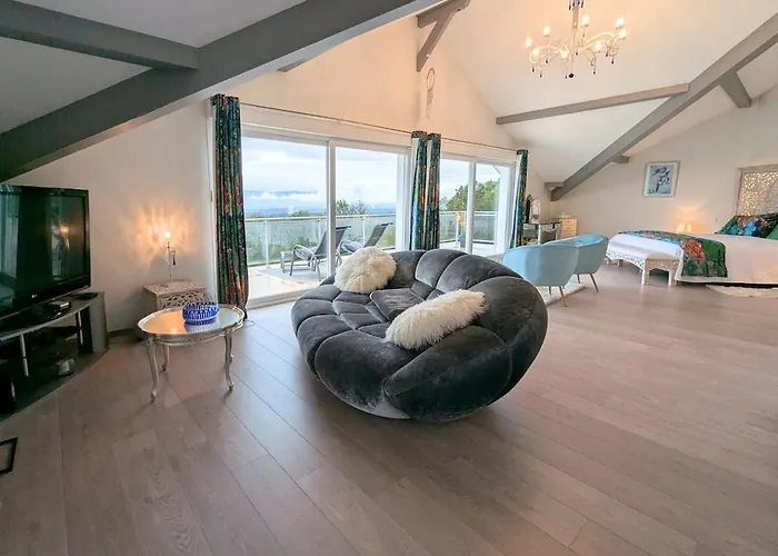 Villa Luxurious With Pool